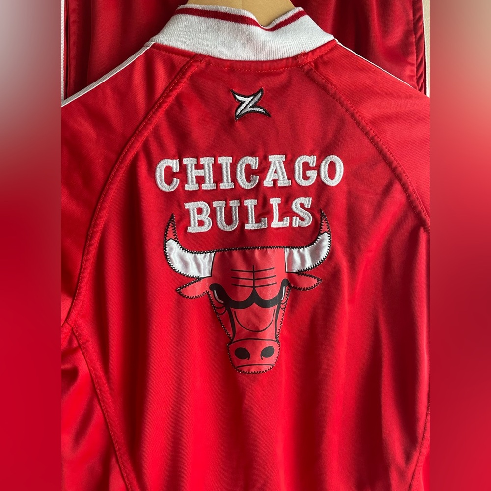 Chicago Bulls Kids Red Athletic Set 2 Top Button Size Medium - Picture 5 of 13